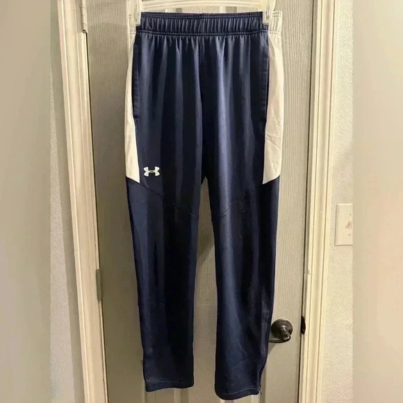 Under Armour Men’s Medium drawstring elas waist EUC  Front pockets. - Picture 1 of 9